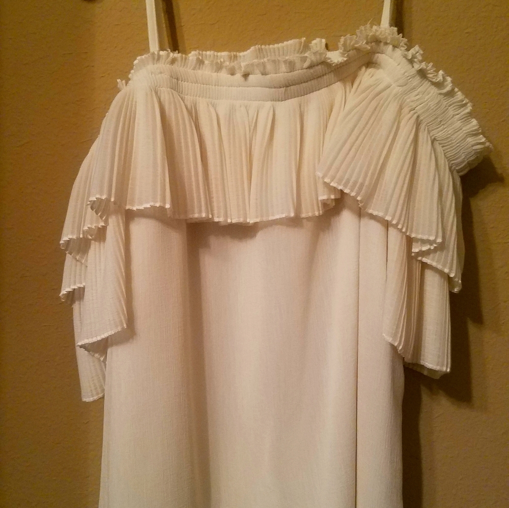 CREME RUFFLED TOP
